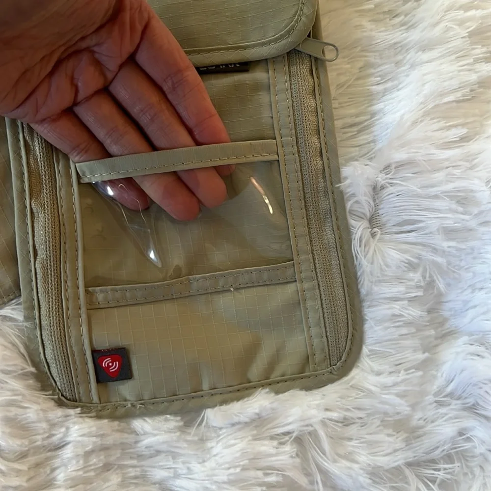 Lewis N Clark RFID blocking travel pouch and adjustable neck wallet - Picture 7 of 13
